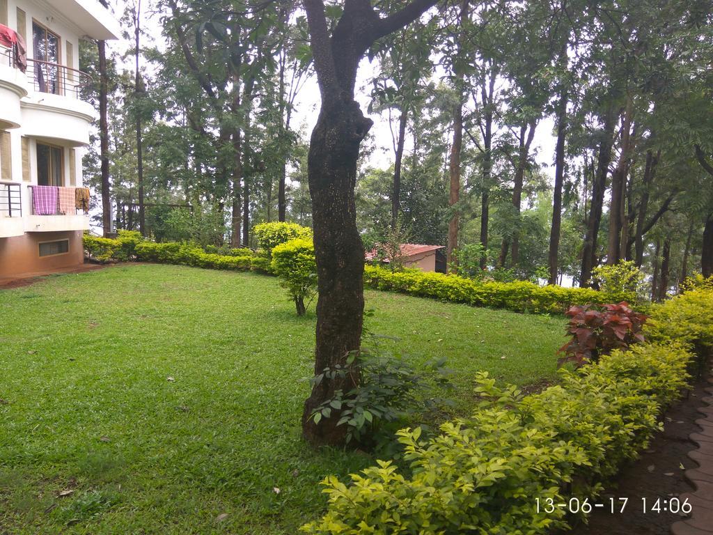 Trinity House Bed and Breakfast Panchgani Exteriör bild
