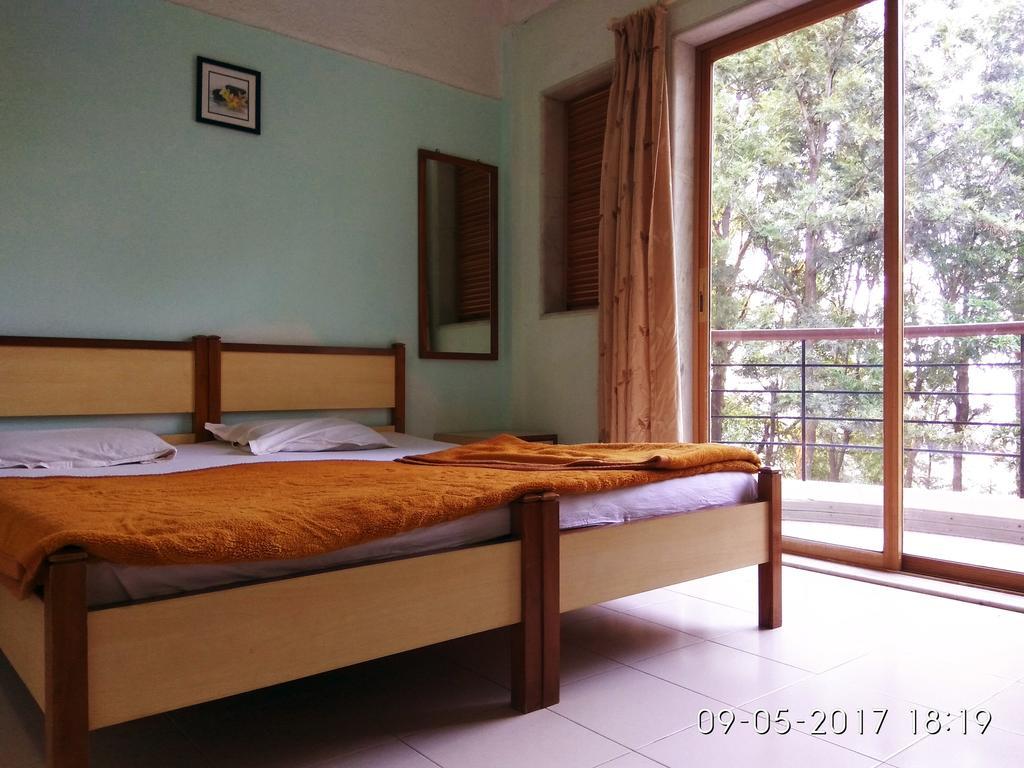 Trinity House Bed and Breakfast Panchgani Exteriör bild