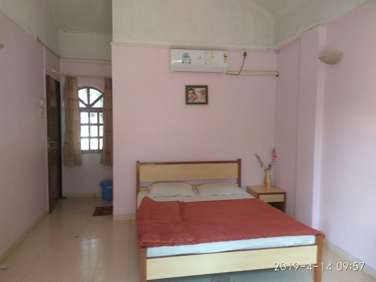 Trinity House Bed and Breakfast Panchgani Exteriör bild